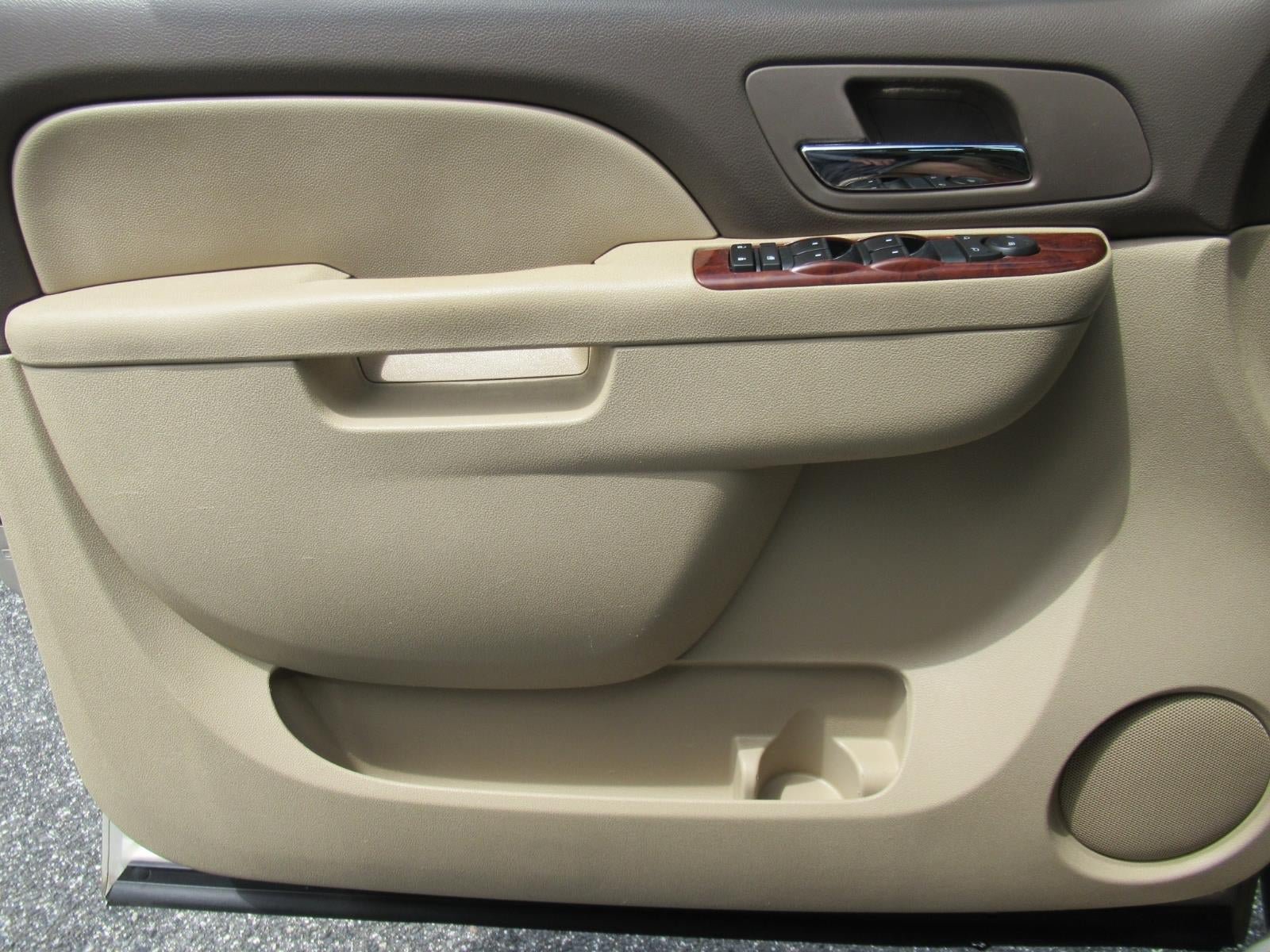 Used 2011 Chevrolet Suburban LT RWD image 20