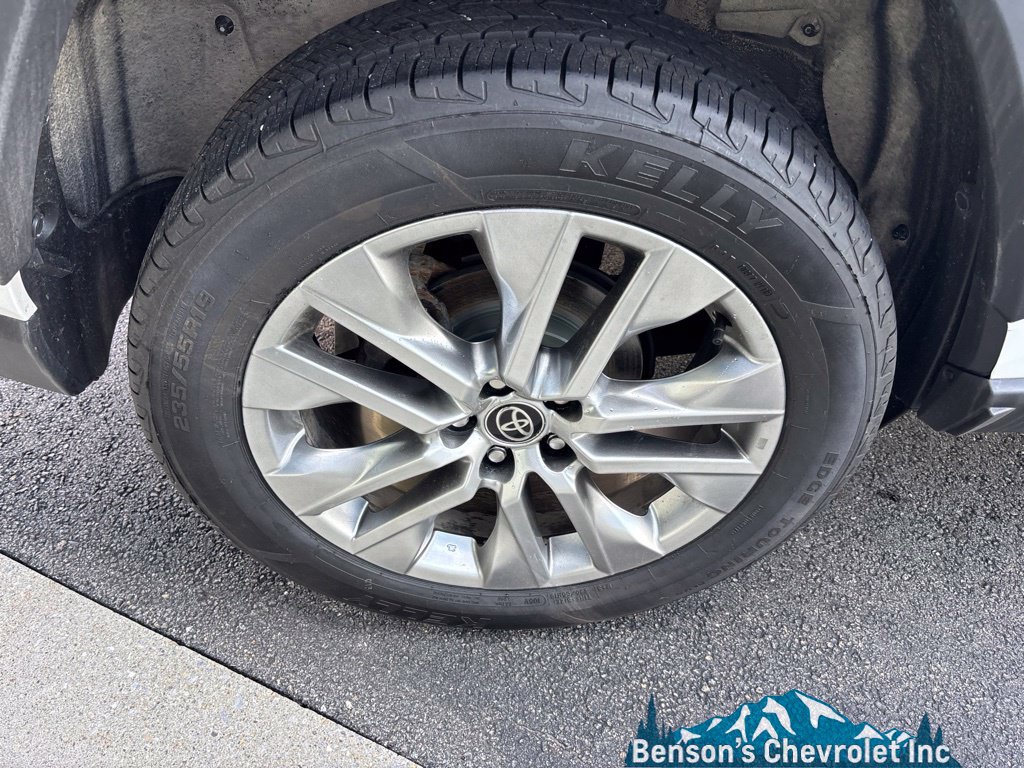 Used 2023 Toyota RAV4 XLE Premium AWD/4WD image 17