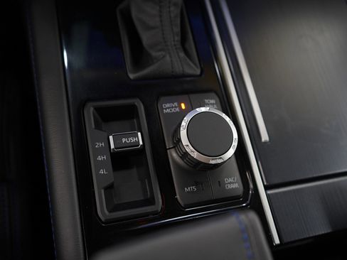 Used 2025 Toyota Sequoia Platinum image 27