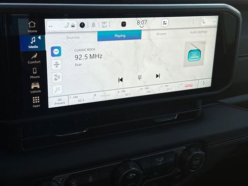 Used 2025 Jeep Gladiator Sport image 24