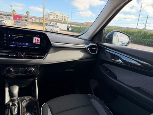 Used 2025 Chevrolet TrailBlazer LT image 33