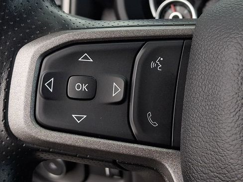 Used 2024 RAM 2500 Tradesman w/ Chrome Appearance Group image 17