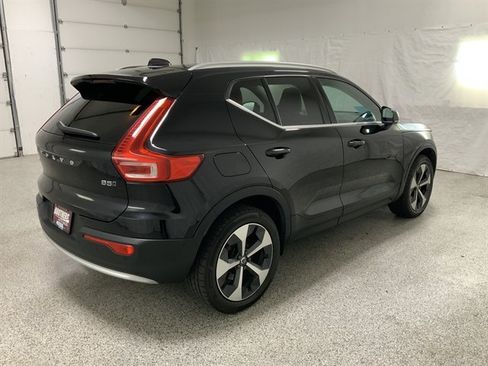 Used 2024 Volvo XC40 B5 Plus AWD/4WD image 5
