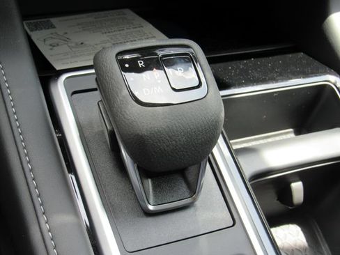 New 2026 Nissan Pathfinder SL FWD image 25