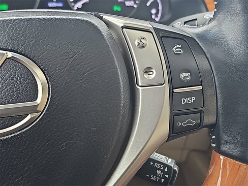 Used 2013 Lexus ES 300h image 17