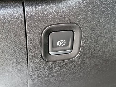 Used 2020 Chevrolet Silverado 1500 LTZ w/ LTZ Convenience Package image 10