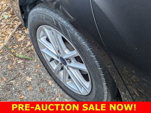 Used 2018 Ford Focus SE image 18