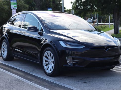 Used 2020 Tesla Model X Long Range image 4