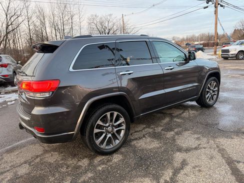 Used 2017 Jeep Grand Cherokee Overland image 9
