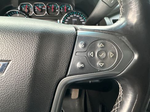 Used 2015 Chevrolet Suburban LT image 21