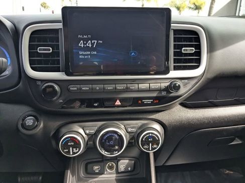 Used 2025 Hyundai Venue Limited image 19