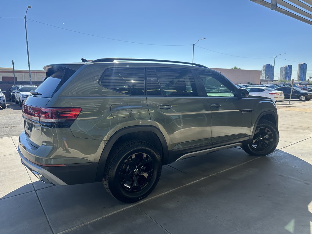 Used 2024 Volkswagen Atlas Peak Edition SE AWD/4WD image 3