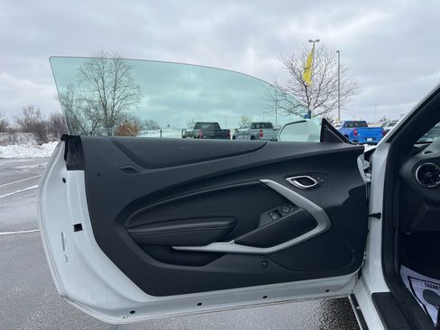 Used 2023 Chevrolet Camaro LT image 8