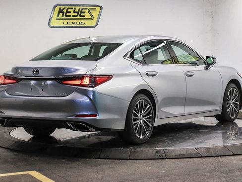 Used 2025 Lexus ES 350 w/ Premium Package FWD image 4