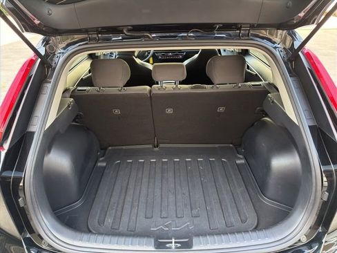Used 2023 Kia Niro LX FWD image 17