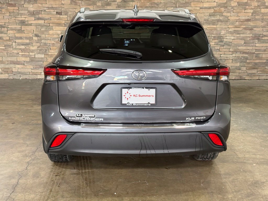 Used 2022 Toyota Highlander XLE AWD/4WD image 7
