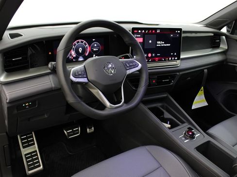 New 2026 Volkswagen Tiguan SE R-Line FWD image 15