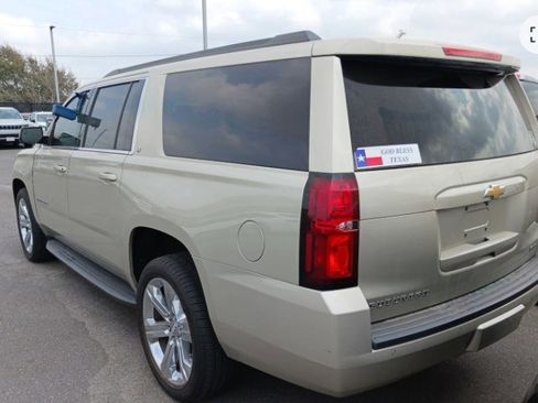 Used 2016 Chevrolet Suburban LT RWD image 4