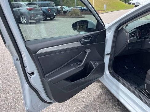 Used 2019 Volkswagen Jetta FWD image 5