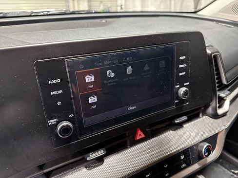 Used 2025 Kia Sportage LX image 32