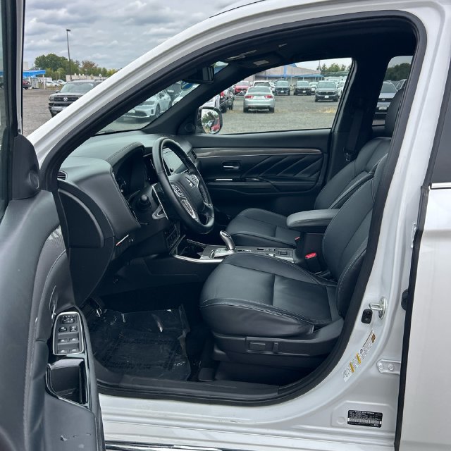 Used 2019 Mitsubishi Outlander SEL AWD/4WD image 3