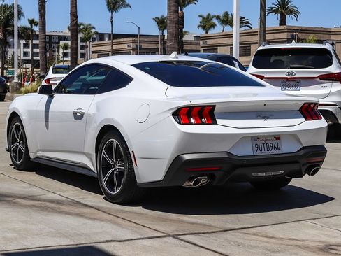 Used 2025 Ford Mustang Coupe RWD image 7