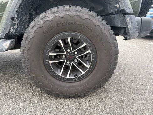 Used 2024 Jeep Wrangler Unlimited Rubicon AWD/4WD image 4