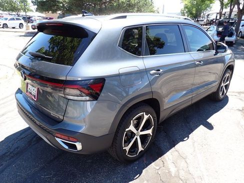 Used 2025 Volkswagen Taos SEL AWD/4WD image 4