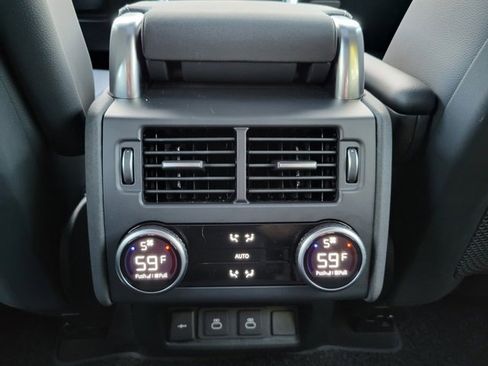 Used 2024 Land Rover Discovery Dynamic SE image 22