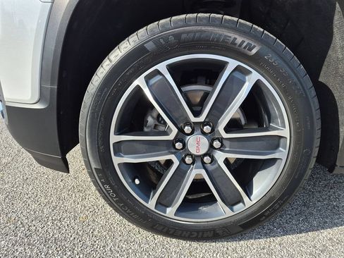 Used 2021 GMC Acadia SLT w/ Technology Package FWD image 22