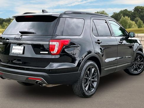 Used 2017 Ford Explorer XLT w/ Equipment Group 202A FWD image 12