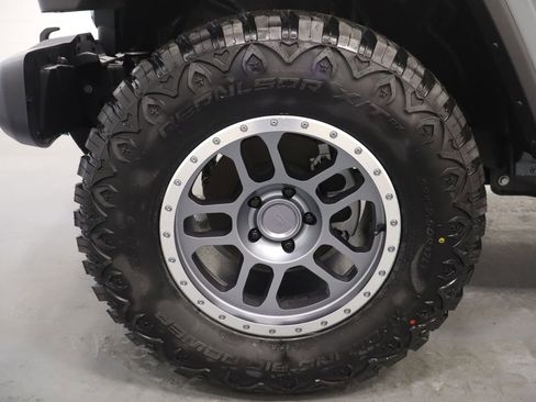 New 2025 Jeep Gladiator Sport image 22