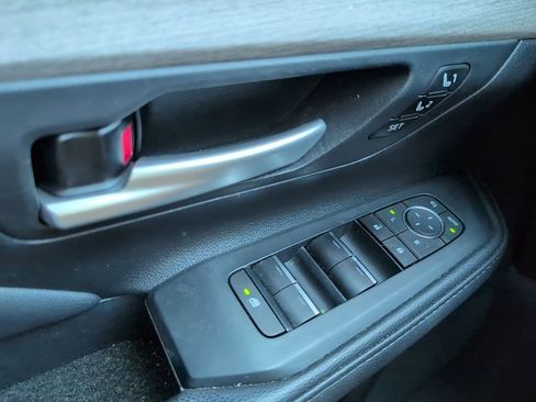 Used 2024 Toyota Grand Highlander FWD image 17