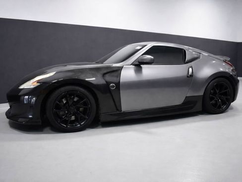 Used 2011 Nissan 370Z Touring w/ Sport Pkg image 2