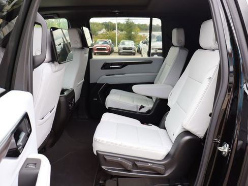 New 2025 Chevrolet Suburban Premier image 46