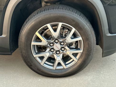 Used 2023 GMC Acadia SLT image 10