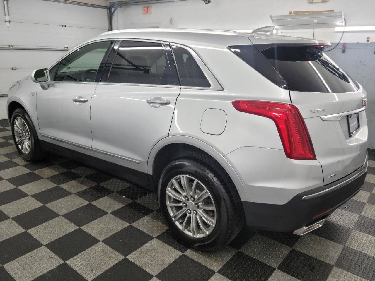 Used 2018 Cadillac XT5 Luxury w/ Driver Awareness Package AWD/4WD image 3