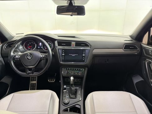 Used 2021 Volkswagen Tiguan SE R-Line image 17