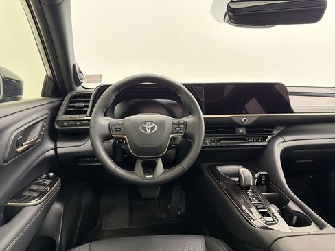 Used 2026 Toyota Crown Limited w/ Advanced Technology Package image 26