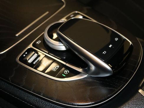 Used 2020 Mercedes-Benz E 350 Sedan image 35