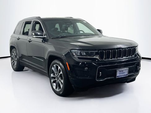 Used 2023 Jeep Grand Cherokee Overland w/ Luxury Tech Group IV image 3
