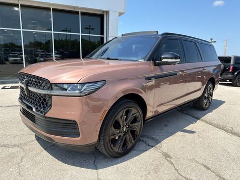 Used 2025 Lincoln Navigator L Black Label AWD/4WD image 3