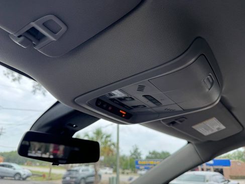 Used 2018 Buick Enclave Avenir AWD/4WD image 25