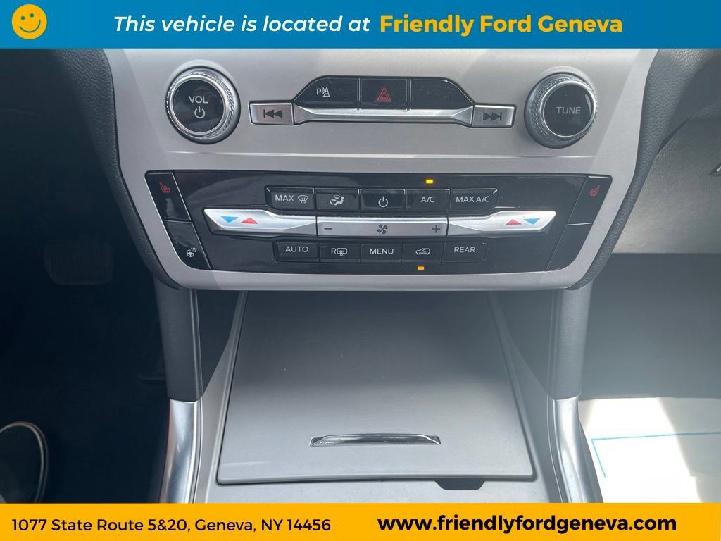 Used 2024 Ford Explorer XLT w/ Equipment Group 202A AWD/4WD image 23