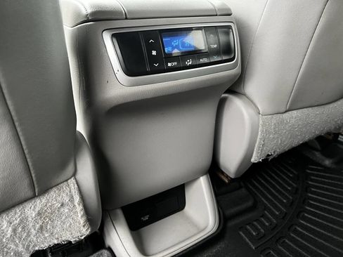 Used 2016 Toyota Highlander Limited Platinum image 19
