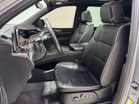 Used 2023 Cadillac Escalade Premium Luxury image 9