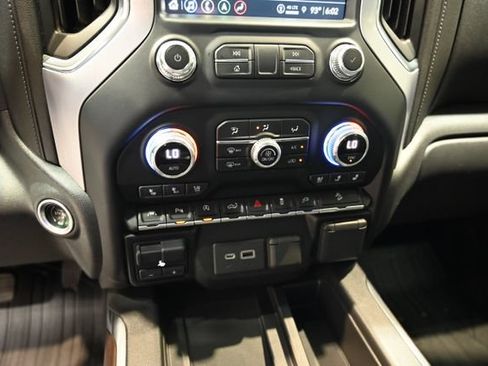 Used 2021 GMC Sierra 1500 SLT w/ SLT Premium Plus Package AWD/4WD image 19