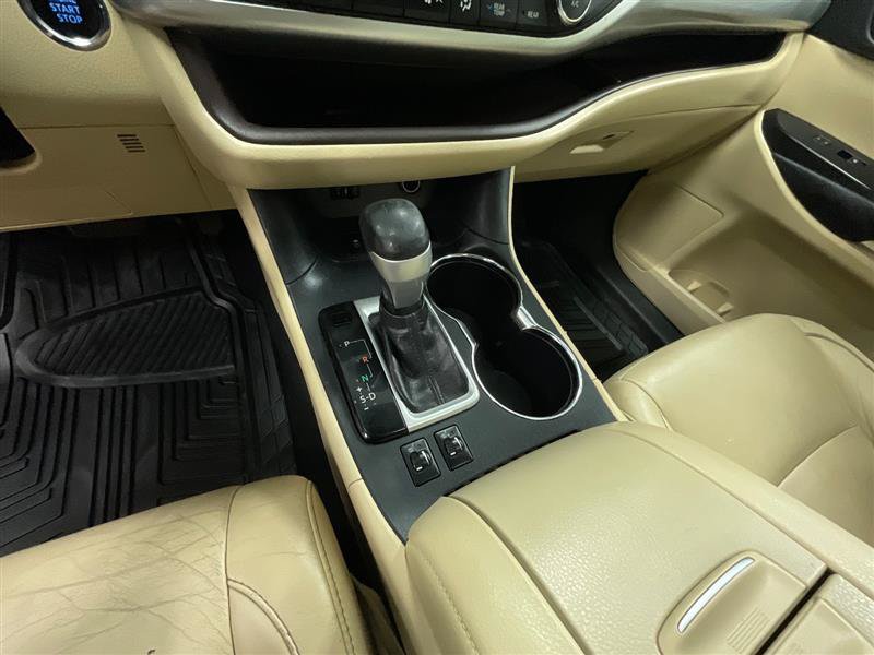 Used 2015 Toyota Highlander XLE FWD image 16