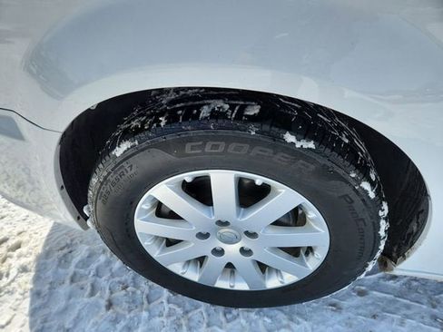 Used 2016 Chrysler Town & Country Touring image 30