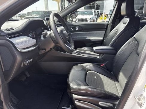 Certified 2024 Jeep Compass Latitude AWD/4WD image 10